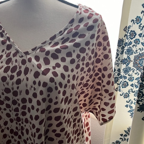 Entro V-Neck Oversized Blouse - Picture 4 of 8